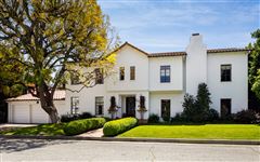 GRACIOUS TRADITIONAL ESTATE