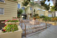 LIGHT AND BRIGHT RESIDENCE WITH LARGE OPEN FLOOR PLAN IN PREMIERE WESTWOOD LOCATION