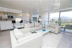 PRESTIGIOUS FULL SERVICE BUILDING IN SANTA MONICA