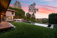 DRAMATIC MID-CENTURY HOME WITH IMPRESSIVE GROUNDS