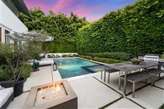 SLEEK AND PRIVATE ENTERTAINERS DREAM