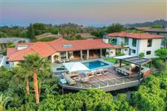 PRIVATE SINGLE-STORY ESTATE ABOVE THE CITY
