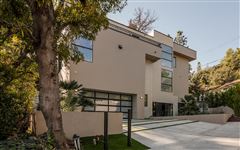 BOLDLY AND BEAUTIFULLY FINISHED HOME