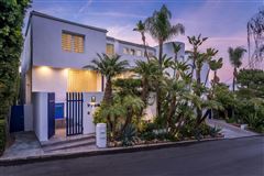 ARCHITECTURAL CONTEMPORARY IN THE HOLLYWOOD HILLS