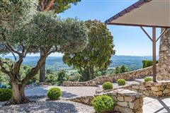 AN EXCEPTIONAL PROPERTY IN A UNIQUE SETTING