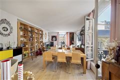 A PLEASANT APARTMENT IN PERFECT CONDITION IN A BEAUTIFUL PERIOD BUILDING