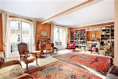 PARIS APARTMENT WITH GORGEOUS DETAILS