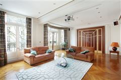 IMMACULATE 7TH DISTRICT APARTMENT