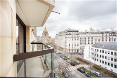 SIXTH FLOOR OF A LUXURIOUS BUILDING