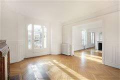 FIFTH FLOOR APARTMENT IN CONVENIENT LOCATION