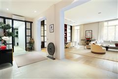 CHIC AND STYLISH APARTMENT IN A PRIME LOCATION