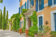 BRIGHT AND ORNATE LUXURY RESIDENCE