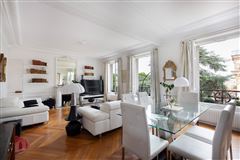 THIS SUNNY APARTMENT ON THE 4TH FLOOR BENEFITS FROM NO FACING NEIGHBOURS