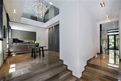 REFINED PROPERTY IN NEUILLY-SUR-SEINE