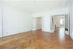 FIRST FLOOR OF A FINE EARLY 20TH CENTURY BUILDING