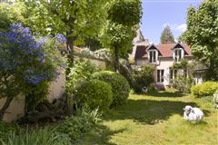 EXCEPTIONAL PROPERTY WITH TWO TOWNHOUSES