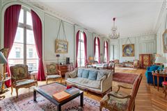 AN EXCEPTIONAL SPLIT-LEVEL APARTMENT
