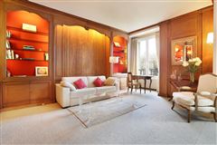 LOVELY APARTMENT IN A CHARMING MID-1930’S BRICK AND FREESTONE BUILDING