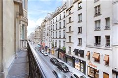 BRIGHT APARTMENT IN PERFECT CONDITION