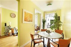 BRIGHT AND PEACEFUL APARTMENT OVERLOOKING A LOVELY COURTYARD