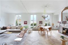 A DELIGHTFUL FLOOR THROUGH APARTMENT