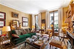 BEAUTIFUL APARTMENT BENEFITING FROM A REFINED DECORATION