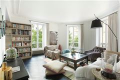 APARTMENT IN A BEAUTIFUL OLD BUILDING