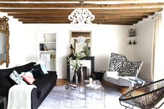 AN IDEAL PIED A TERRE IN THE CAPITAL’S SOUGHT-AFTER 6TH DISTRICT