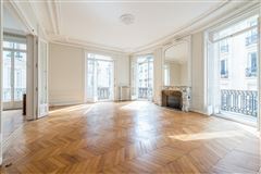 SUPERB CORNER APARTMENT