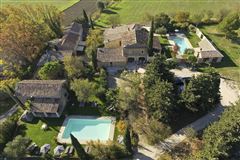 MAGNIFICENT 18TH CENTURY PROPERTY
