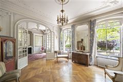 THIS ELEGANT APARTMENT BENEFITS FROM A UNIQUE VIEW OF SAINT-FRANCOIS-XAVIER CHURCH