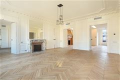 MAGNIFICENT APARTMENT IN THE GOLDEN TRIANGLE