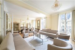 THOUGHTFULLY RENOVATED DUPLEX APARTMENT