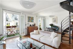 BRIGHT AND AIRY APARTMENT WITH TWO LEVELS OF LIVING SPACE