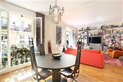 CHARMING LIGHT-FILLED APARTMENT IN THE HEART OF AUTEUIL VILLAGE