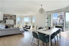 ELEGANT APARTMENT BATHED IN SUNSHINE ENJOYS A VIEW OF THE SEINE