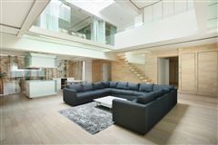 EXCEPTIONAL SPLIT-LEVEL APARTMENT