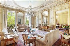 EXCEPTIONAL 8TH DISTRICT APARTMENT