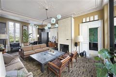 SUPERB PIED A TERRE IN A PEACEFUL STREET AND SOUGHT-AFTER NEIGHBOURHOOD