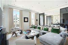 SUPERB FULLY RENOVATED APARTMENT