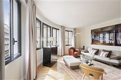 A FINE APARTMENT LOCATED BETWEEN PLACE SAINT GEORGES AND TRINITé