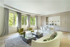 BEAUTIFULLY APPOINTED APARTMENT ON PRESTIGIOUS AVENUE MONTAIGNE