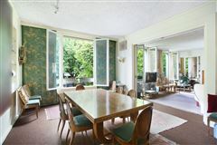 A LUXURIOUS 1930’S BUILDING