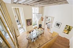 TASTEFULLY RENOVATED APARTMENT