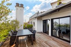 RENOVATED TOP-FLOOR APARTMENT