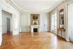 EXQUISITELY DETAILED PARIS APARTMENT