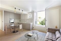TOTALLY RENOVATED APARTMENT IN A 1750 BUILDING