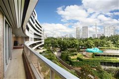 BRIGHT MODERN APARTMENT WITH BALCONY