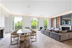 ARCHITECT-RENOVATED APARTMENT IN SUPERB BUILDING