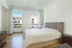 APARTMENT IN THE SAINT-PèRES NEIGHBOURHOOD